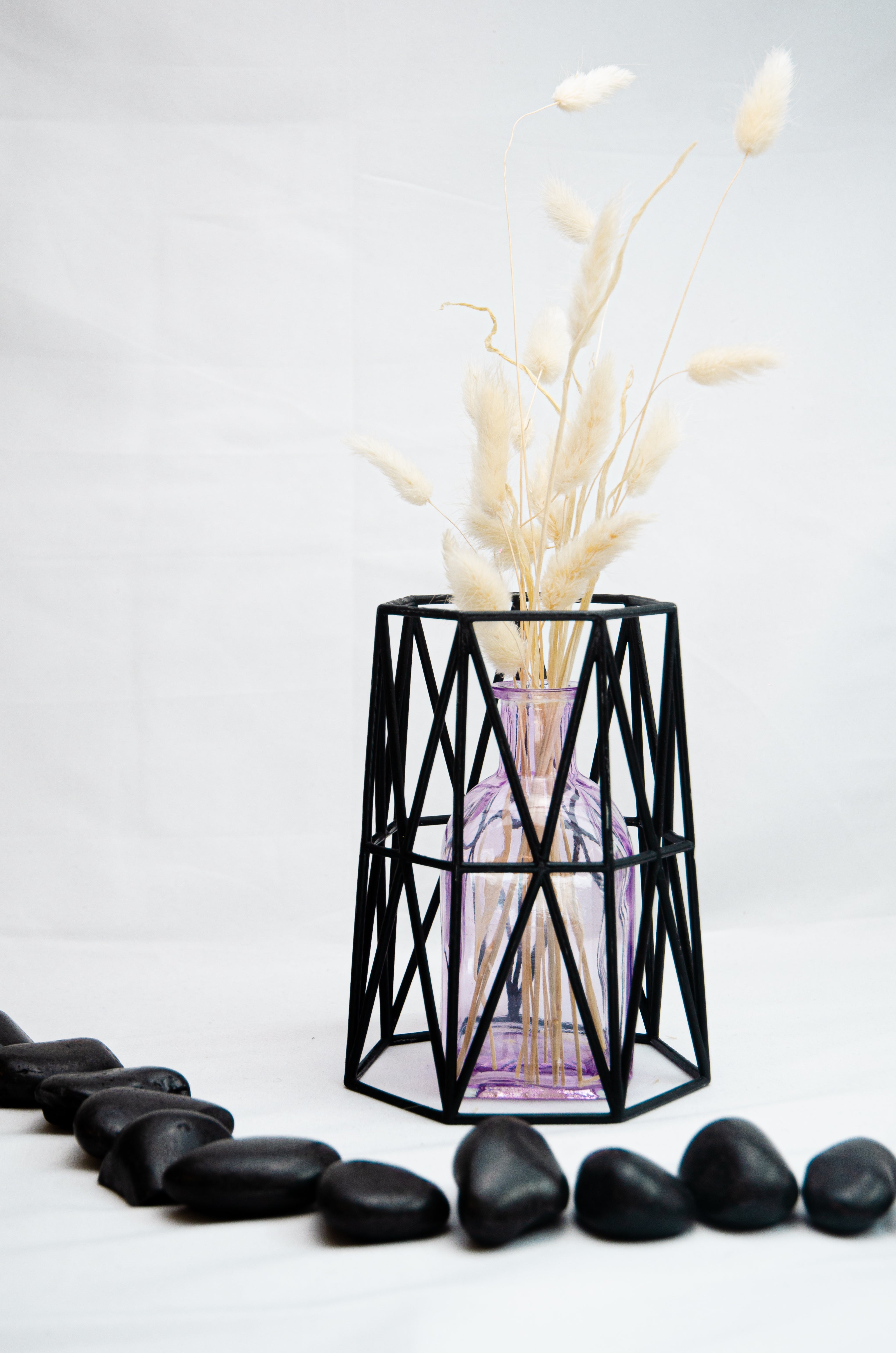 Upright Geometric Wire Vase Cage – Black Design for 10cm Pots & Wedding Table Decor